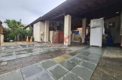 Casa a venda  2 quartos, 2 banheiros social, cozinha, área externa arborizada