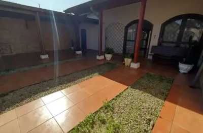 Casa à venda com 04 suítes no bairro do itaguá em ubatuba/sp.
