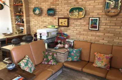 Sobrado a venda com 02 dormitórios no lázaro - ubatuba - sp