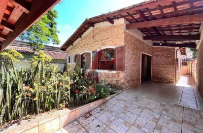 Casa  03 dormitórios, 01 suíte , edícula com suítes, no centro
