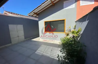 Casa a venda no centro de ubatuba com 02 dormitorios