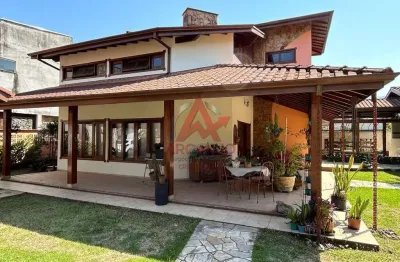 Casa a venda mobiliada em condomínio fechado - ubatuba-sp