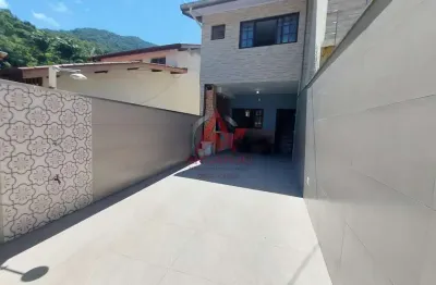 Casa com 4 dormitórios a 150 metros da  praia da enseada !