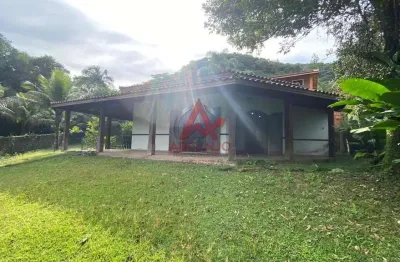 Casa a venda em condominio fechado na praia da lagoinha com 04 dormitorios e um terreno total de 746m²