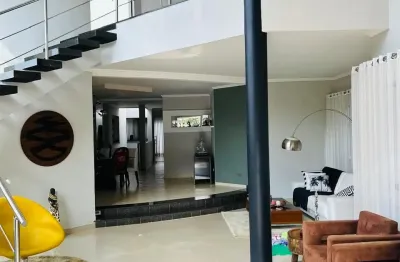 Belíssimo sobrado com 04 quartos na área central de cambé-pr