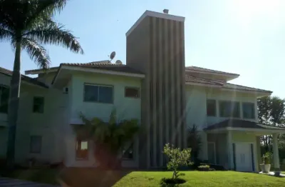 Espetacular e único, sobrado em condomínio fechado com 680 m2 em cambé