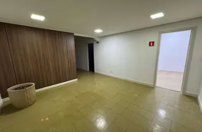 Sala comercial para alugar na Alameda Manoel Ribas, 42, Centro, Londrina