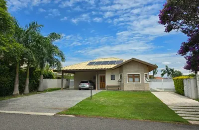 Casa térrea com 3 dormitórios piscina e quadra, localizada em rua sem saída