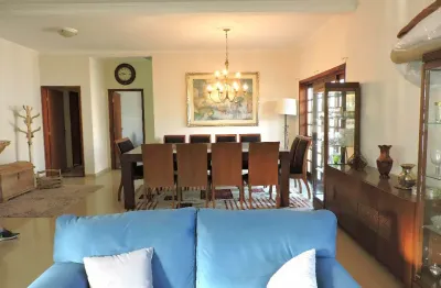 Ótima casa com 6 quartos (4 stes) vista definitiva. valor abaixo do mercado. porteira fechada
