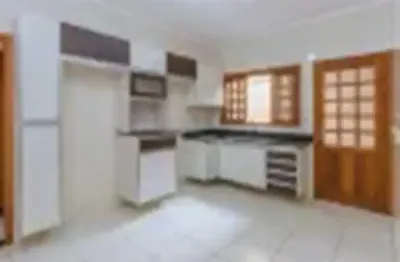 Linda Casa Nova a venda no Bosque dos Ipês, pensada para seu conforto