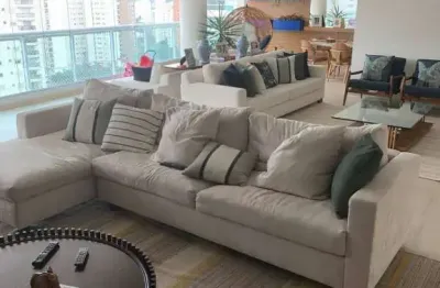 Excelente apartamento, 3 dormitórios, sendo 3 suítes, 4 vagas, 271m