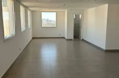 Excelente conjunto comercial, sala de 77m, sendo 3 banheiros, e 2 vagas.