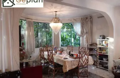 Excelente casa com 5 dorms. sendo 2 suítes, 7 vagas, 470m