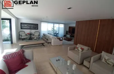 Excelente casa totalmente reformada, 3 dor, sendo 4 suítes, 4 vagas, 400m