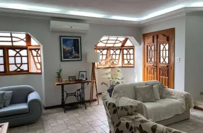 Sobrado á venda com 3 dormitórios, 1 suíte,  4 vagas, bom clima guarulhos.