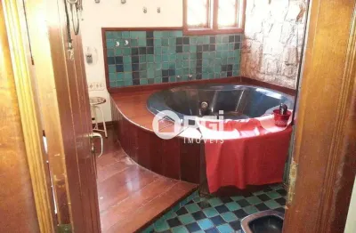 Vendo casa alto padrão jardim são luiz, 650 metros de área construida, área de lazer, piscina , saúna , jardim , bar com churrasqueira .
