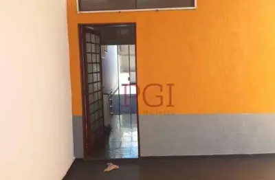 Vendo linda casa no parque residencial tanquinho toda reformada com vaga para 6 carros  duas salas e jardim de inverno e infraestrutura em segurança.