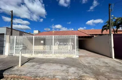 Casa com 3 dormitórios para alugar, 160 m² por r$ 2.600,00/mês - jardim acapulco - londrina/pr