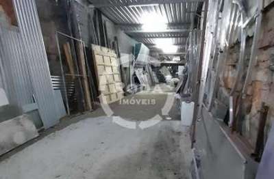 Terreno comercial em rua movimentada, com diversos tipos de comercio.