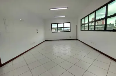 Aluguel de sala comercial na aparecida, santos-sp: 1 sala, 1 banheiro, 1 vaga de garagem, 45m². venha conferir!