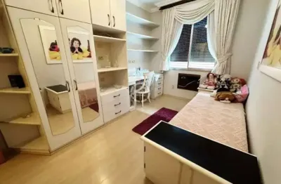 Apartamento à venda em Santos-SP: 2 quartos, 2 salas, 2 banheiros, 1 vaga de garagem no Gonzaga!