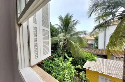 Apartamento à venda no gonzaga, santos-sp: 2 quartos, 1 suíte, 2 salas, 1 banheiro, 1 vaga de garagem, 64m² de área.