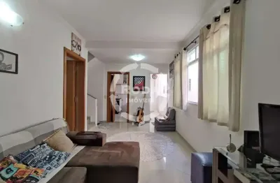 Imperdível casa à venda em santos-sp, no gonzaga, com 3 quartos, 3 suítes, 2 salas, 6 banheiros, 2 vagas de garagem e 180m² de área.