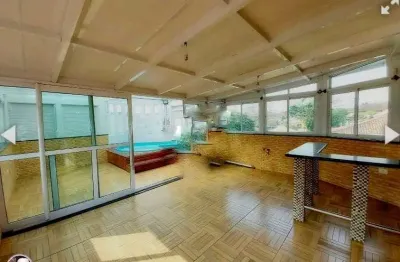 Casa à venda em santos-sp, vila belmiro: 3 quartos, 1 suíte, 3 salas, 3 banheiros, 2 vagas, 260m². consulte o corretor vinicius zelante!