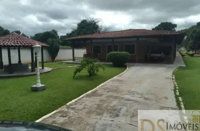 Bela chácara no bairro canguiri em itu/sp, 4.560 m², toda murada, com poço artesiano, casa sede, casa de caseiro, capela e piscina