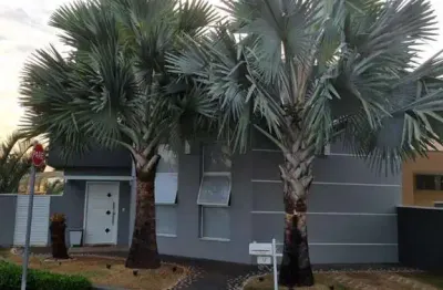 Bela casa no condomínio parque do varvito, em itu/sp, com 4 quartos, sendo 3 suítes, lavabo, hidromassagem e área gourmet