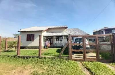 Ótima casa de alvenaria, semi mobiliada, com anexo nos fundos. Localizada no bairro zona nova sul!!!