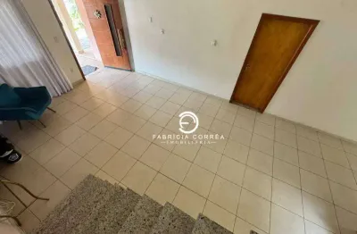 Sobrado em condomínio fechado com área gourmet e 4 quartos