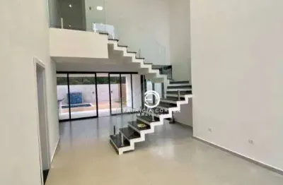 Sobrado em condomínio fechado – 3 suítes, piscina e 2 vagas cobertas