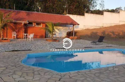 Casa em condomínio com área de lazer completa e excelente conservação