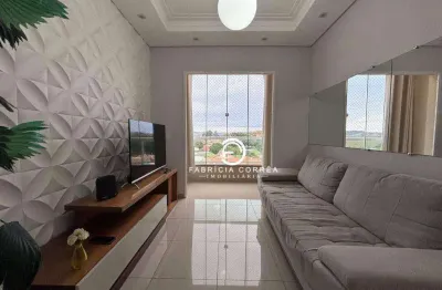 Cobertura duplex com móveis planejados e terraço privativo.