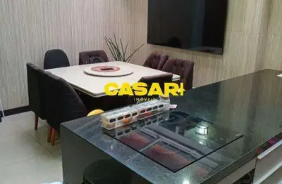 Casa à venda com 3 dormitórios, móveis planejados, energia solar e ampla garagem – rua giusseppe uliani, condomínio fechado em região valorizada