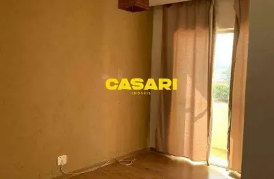 Apartamento à venda com 2 dormitórios e sacada no centro de são bernardo do campo