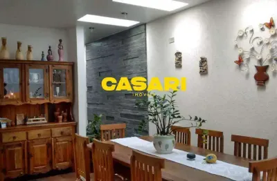 Sobrado com acabamento de alto padrão, suíte master com closet e banheira de hidromassagem