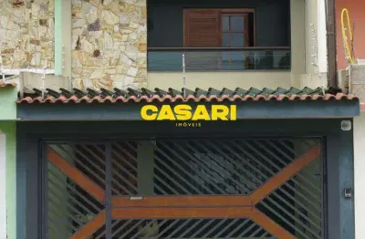 Sobrado com 3 dormitórios, suíte, escritório e churrasqueira – próximo ao parque chácara silvestre