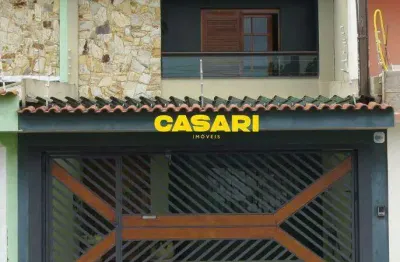 Sobrado com 3 dormitórios, suíte, escritório e churrasqueira – próximo ao parque chácara silvestre