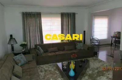 Sobrado à venda com 3 suítes, piscina e garagem para 6 carros no campestre – santo andré