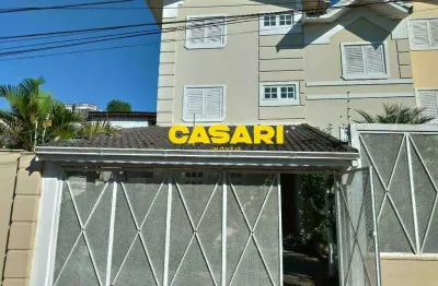 Sobrado 3 dormitórios em condomínio com área gourmet e piscina – ótima localizaçã