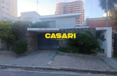 Casa de alto padrão com piscina, salão de festas e segurança reforçada – 6 dorms (2 suítes)