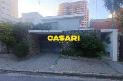 Casa de alto padrão com piscina, salão de festas e segurança reforçada – 4 dorms (2 suítes)