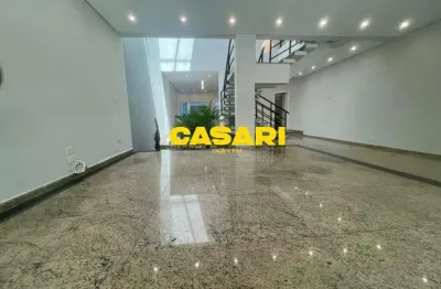 Sobrado alto padrão à venda na vila scarpelli – 244 m², 3 suítes, 5 vagas