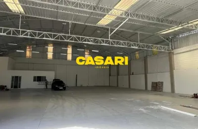 Galpão comercial para locação – 750 m² com pé-direito alto em localização estratégica