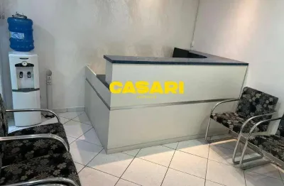 Sala mobiliada de 37m² com recepção e copa – ideal para escritório