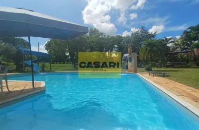 Chácara á venda, no condomínio Vitassay em Boituva/SP com ampla piscina, área gourmet, sauna, campo de futebol, casa principal e casa de caseiro.