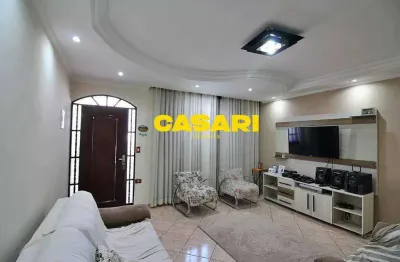 Sobrado impecável à venda – 3 dormitórios, varanda, espaço gourmet e garagem para 5 carros em são bernardo