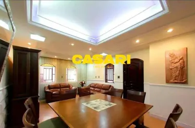 Sobrado mobiliado com suíte, edícula e espaço gourmet – 238m² à venda